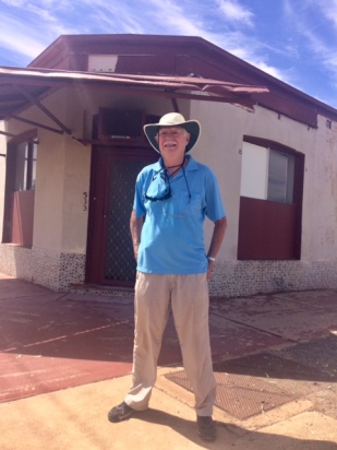 Leon Mann in front of his old home in Broken Hill